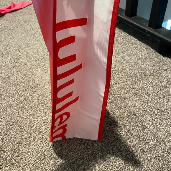 - NWT Lululemon Athletica Large Red Shopping Recyclable Bag - Picture 3 of 3